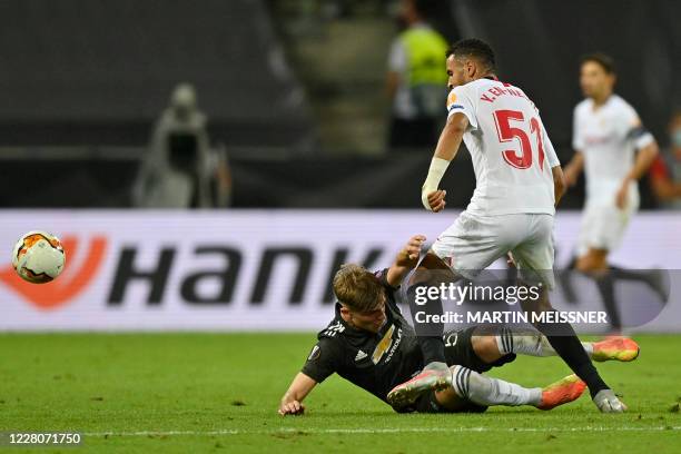 Sevilla's Moroccan forward Youssef En-Nesyri and Manchester United's English defender Brandon Williams vie for the ball during the UEFA Europa League...