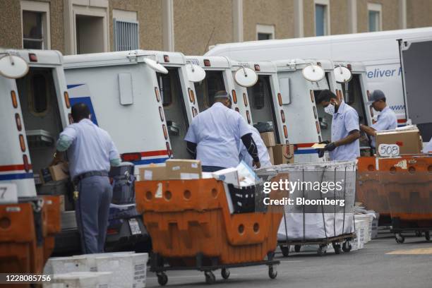 Usps Mail Load Usps Employee Photos and Premium High Res Pictures - Getty Images