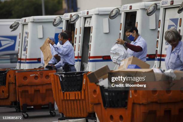 Usps Mail Load Usps Employee Photos and Premium High Res Pictures - Getty Images