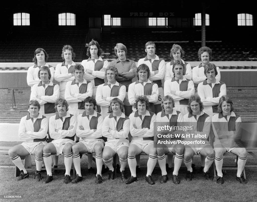Blackburn Rovers line up for a team photograph at Ewood Park in... News ...