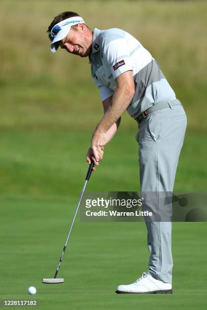 Steven Tiley of England putts during Day One of the Wales Open at the Celtic Manor Resort on August 20, 2020 in Newport, United Kingdom.