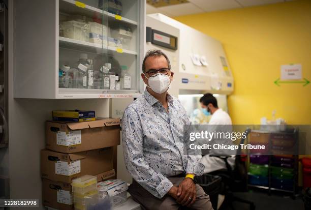 El profesor Jeffrey Hubbell de la Universidad de Chicago, en su laboratorio de la Escuela de Ingeniería Pritzker en Chicago, Illinois, el miércoles...