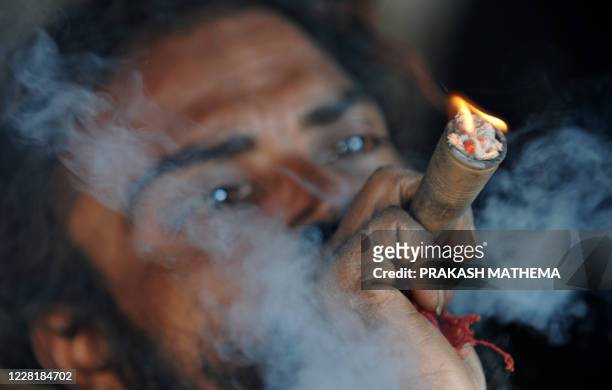 243 Chillum Pipe Photos and Premium High Res Pictures - Getty Images