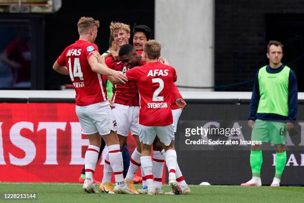Albert Gudmundsson of AZ Alkmaar celebrates 1-2 with Ferdy Druijf of AZ Alkmaar, Myron Boadu of AZ Alkmaar, Yukinari Sugawara of AZ Alkmaar, Jonas...