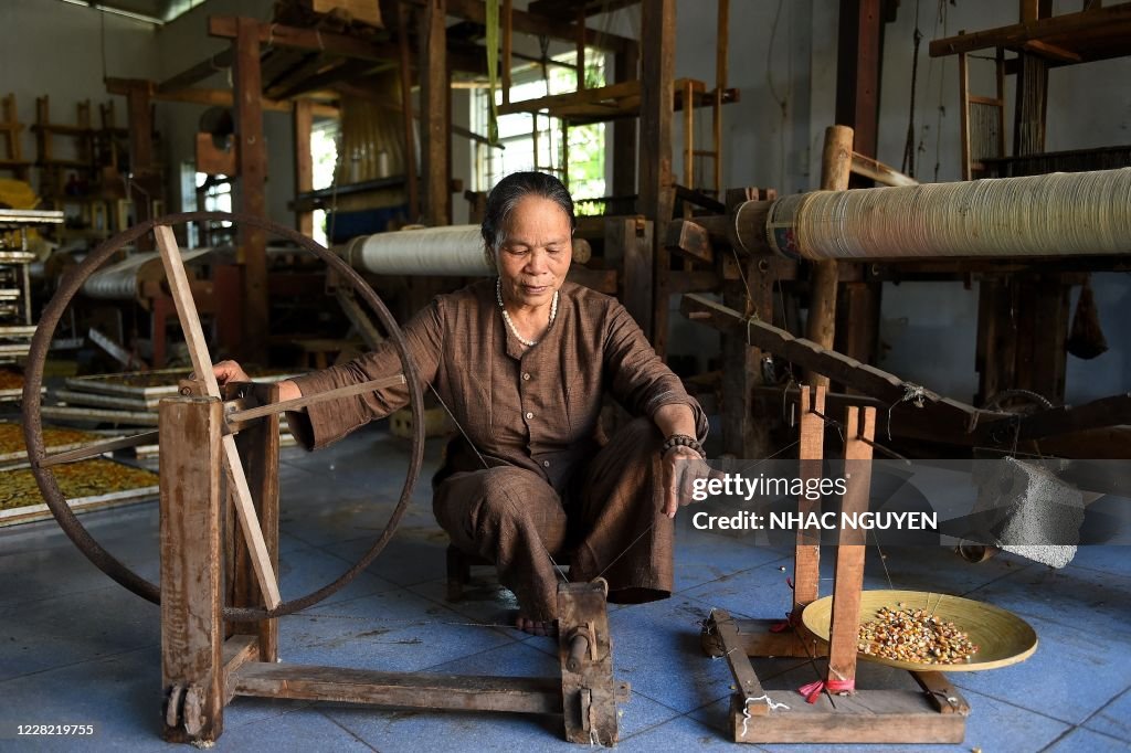 VIETNAM-SILK-ENVIRONMENT-LIFESTYLE