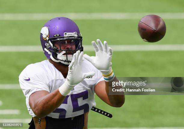 Anthony Barr of the Minnesota Vikings runs a drill during training camp on August 28, 2020 at U.S. Bank Stadium in Minneapolis, Minnesota.