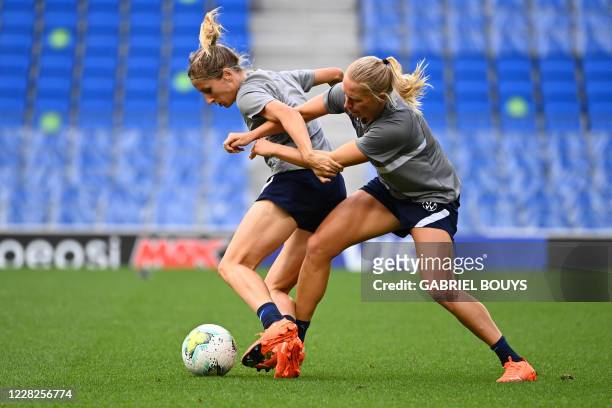 VfL Wolfsburg's German defender Kathrin Hendrich and VfL Wolfsburg's German forward Pauline Bremer attend a training session at the Anoeta stadium in...