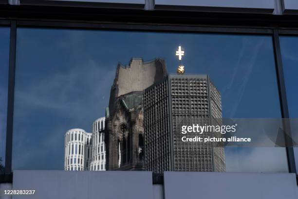 August 2020, Berlin: The tower of the Kaiser Wilhelm Memorial Church is reflected in a glass pane. The famous building celebrates its 125th...