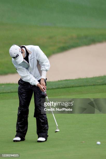 Song-Hee Kim of South Korea putts on the 18th hole during round two of Hana Bank Kolon Championship at Sky 72 Golf Club on October 31, 2009 in...