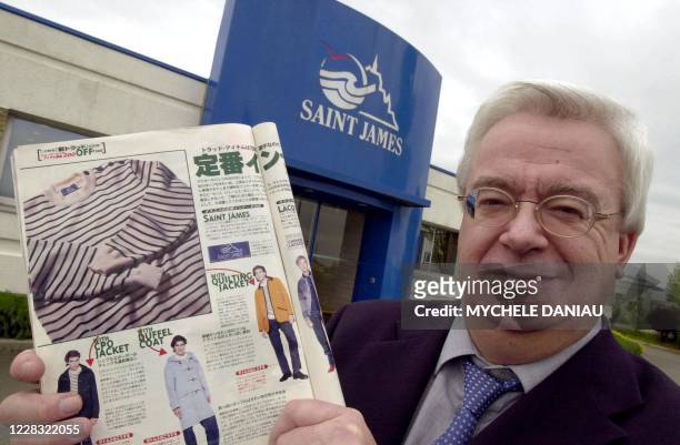 Yannick Duval, président du directoire de l'entreprise Saint James, présente le catalogue japonais 2001, devant l'entrée du bâtiment le 02 mai 2001....