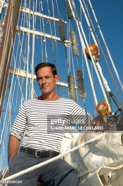 Le capitaine du navire d'exploration français la Boudeuse, Patrice Franceschi, pose, le 04 août 2005 à Nouméa, après avoir traversé l'océan Pacifique...