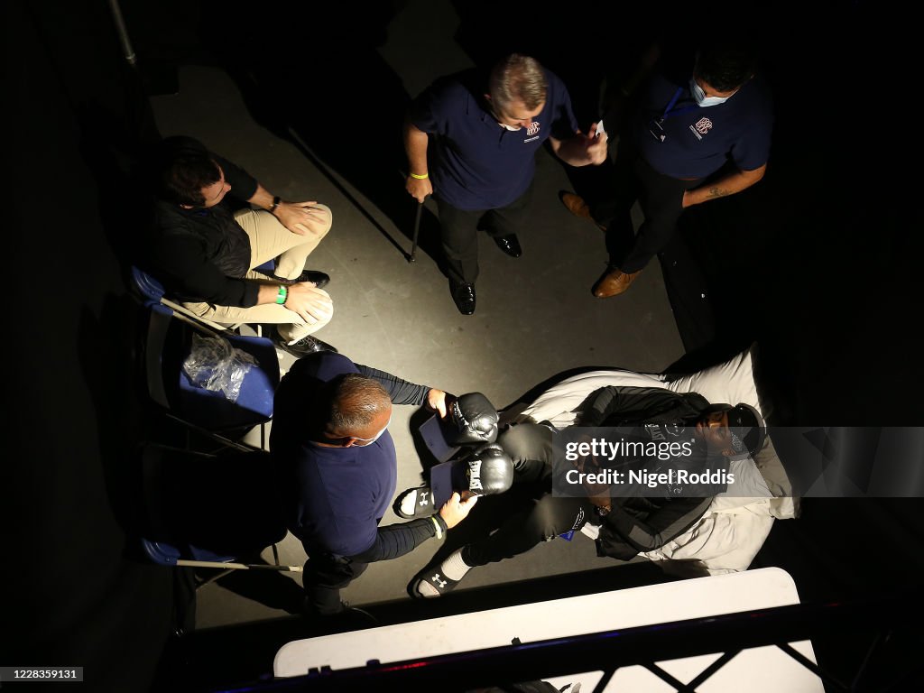 Ls Boxing Photo Isaac Chamberlain relaxes ahead of the fight between Isaac... News ...