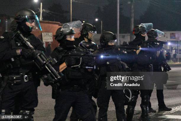 Police Injustice Riot 525 Portland Riot Stock Photos, High-Res Pictures, and Images - Getty ...