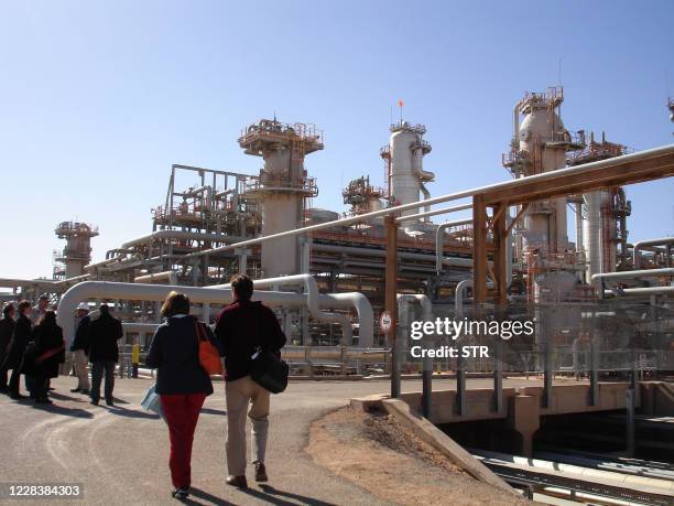 Foreign delegation visits on December 14, 2008 the Krechba gas treatment plant, about 1,200 km south of Algiers. The In Salah gas project, a...