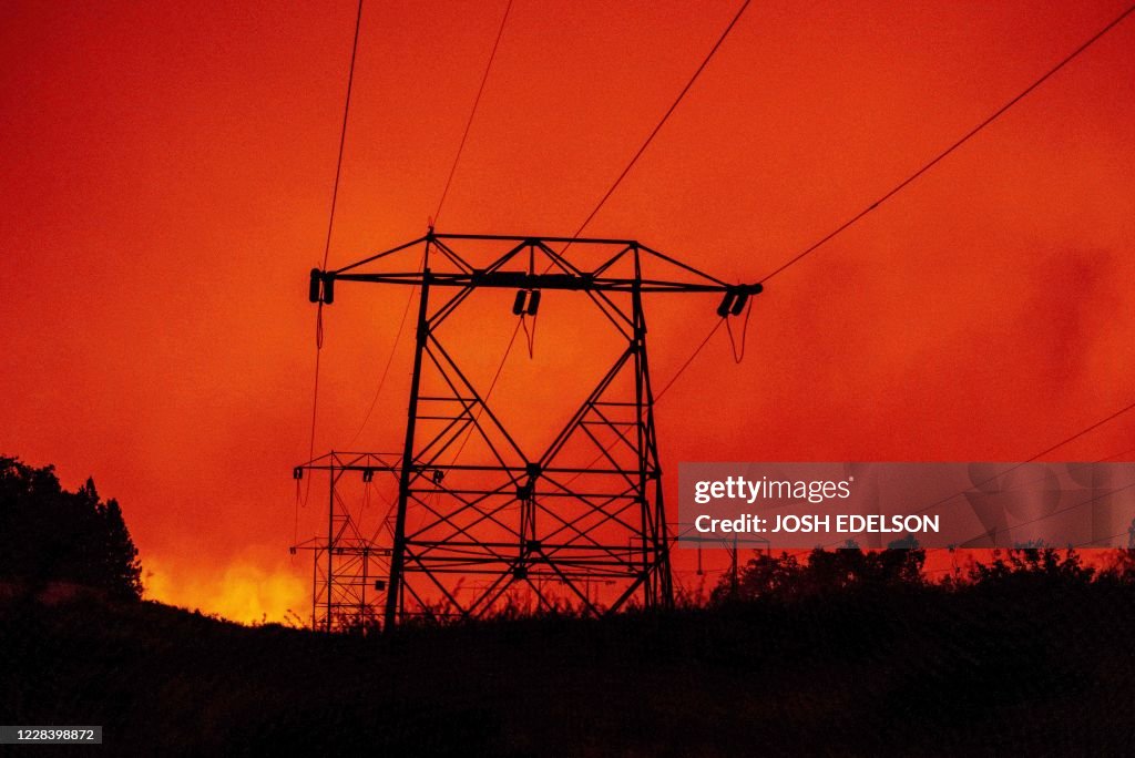 US-CALIFORNIA-FIRE