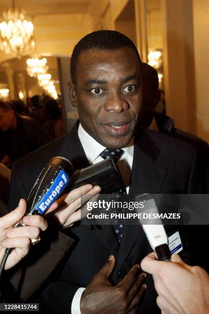 Pascal Affi N'Guessan, président du FPI et Premier ministre ivoirien, répond aux questions des journalistes, le 15 janvier 2003 au centre...