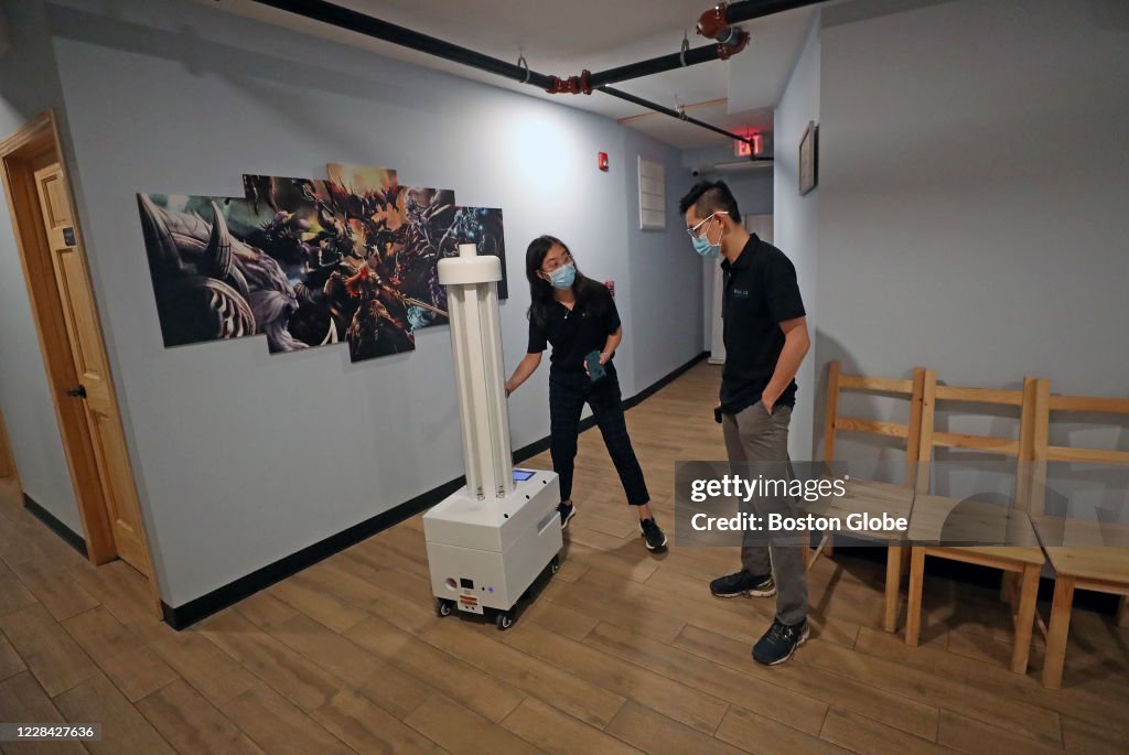 Robot Disinfects With Ultraviolet Light