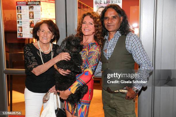 Lydia Neubauer, Christine Neubauer and her partner Jose Campos and dog Gismol during the premiere for the theatre play "Halbe Wahrheiten" at Komoedie...