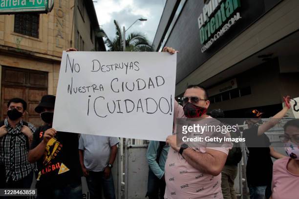 Right-wing protester who supports the government, carries a banner that reads in Spanish ¨Don't destroy our city, CAUTION¨ during the third day of...