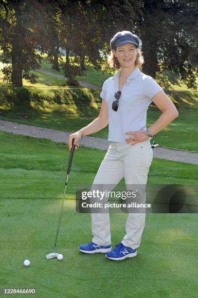 September 2020, Bavaria, Tutzing: The actress Anjorka Strechel takes part in the Tabaluga Golf Cup at the Tutzing Golf Club on Lake Starnberg for the...