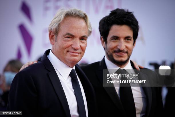 French actor Gilles Cohen and film director Douglas Attal pose on the red carpet to present the movie "Comment je suis devenu super-heros" during the...