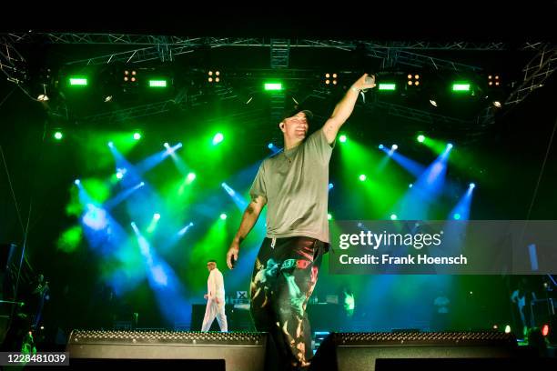 Lice Rapper Haftbefehl (Rapper) Photos et images de collection - Getty Images