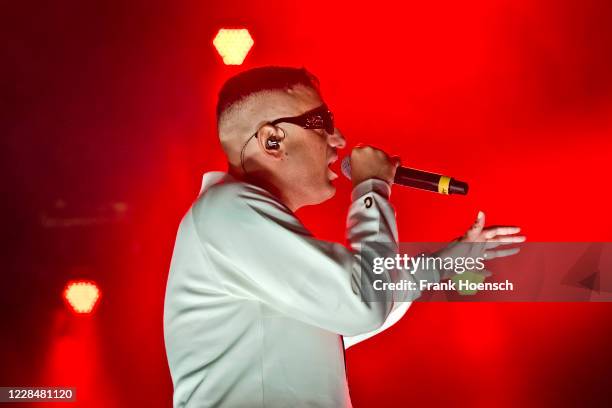 Lice Rapper 57 Haftbefehl (Rapper) Stock Photos, High-Res Pictures, and Images ...