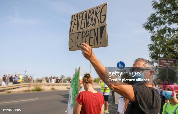 September 2020, Saxony, Leipzig: Residents and members of the citizens' initiative Rückmarsdorf protest against the planned expansion of a gravel...