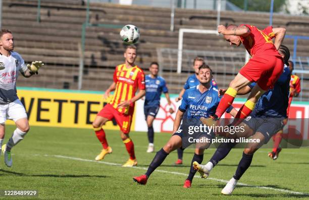 September 2020, North Rhine-Westphalia, Gütersloh: Football: DFB Cup, SC Wiedenbrück - SC Paderborn 07, 1st round. Goalkeeper Marcel Hölscher from...