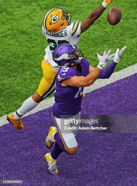 Adam Thielen of the Minnesota Vikings pulls in a pass for a touchdown against coverage by Jaire Alexander of the Green Bay Packers in the fourth...