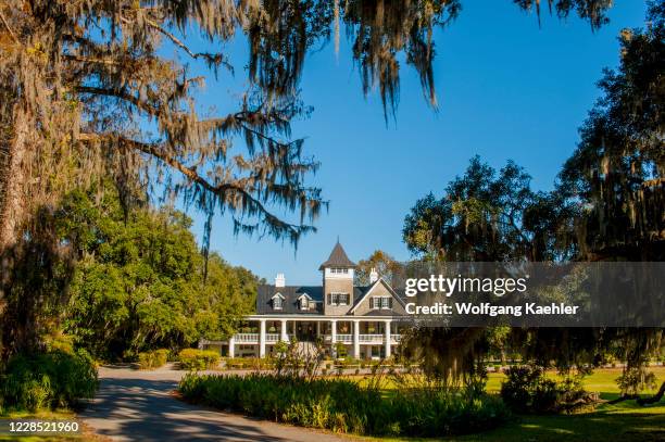 The Plantation House at the Magnolia Plantation and Gardens near Charleston in South Carolina, USA.
