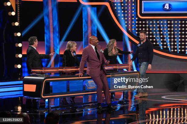 Joel McHale vs. Ben Feldman and Jesse Palmer vs. CeeLo Green" Its a hilarious face-off between the host of ABCs "Card Sharks," Joel McHale, and the...