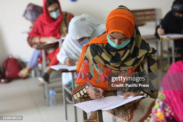 Pakistan Student 1,216 Pakistani University Students Stock Photos, High-Res Pictures ...