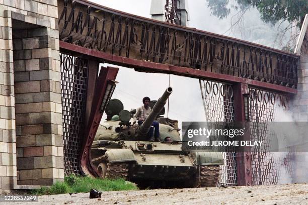 Rebels of the Ethiopian People's Revolutionary Democratic Front use a tank to enter in the presidential palace in Addis Ababa on May 28, 1991.