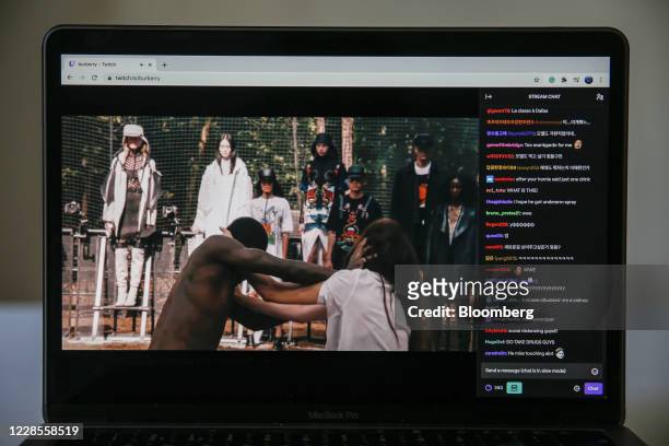 periodieke ongeduldig Bloemlezing 989 Burberry Live Photos and Premium High Res Pictures - Getty Images