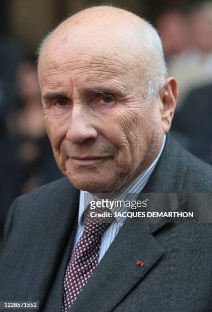 Antoine Bernheim, PDG de la compagnie d'assurance italienne Generali pose, le 11 septembre 2008 à l'Hôtel Matignon à Paris, après la remise du Prix...