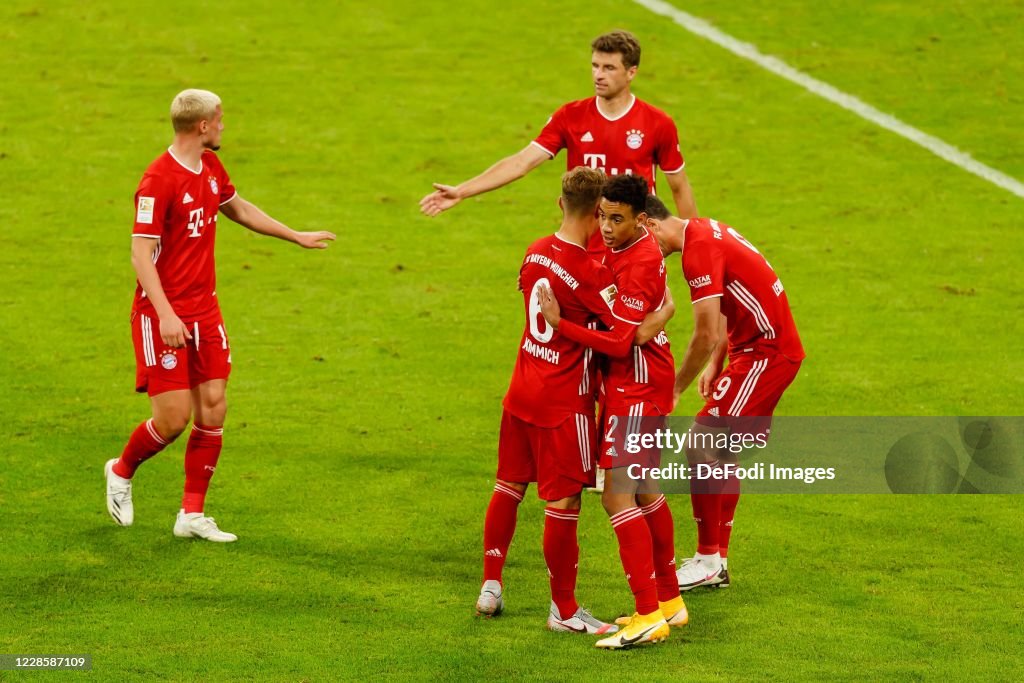 FC Bayern Muenchen v FC Schalke 04 - Bundesliga