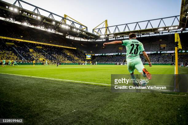 Jonas Hofmann. Of Borussia Moenchengladbach in action at a corner kick during the Bundesliga match between Borussia Dortmund and Borussia...