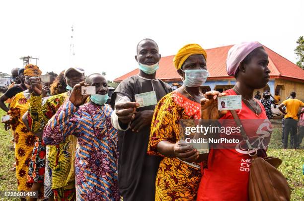 Residents queue to cast their vote during the Edo State governorship election in Benin, in the south West area of Edo State, on September 19, 2020....