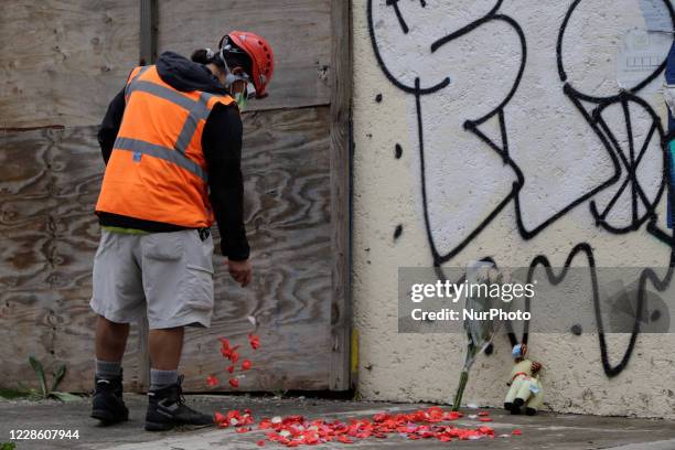 Rescuer visits the Rébsamen School in Mexico City to mount an offering, where 21 minors died after the collapse of a property during the earthquake...