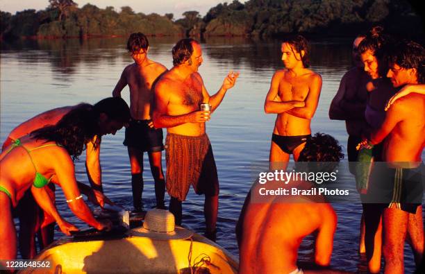 Actors Claudio Marzo, Almir Sater, Marcos Winter, Cristiana Oliveira, Angelo Antonio and others relax at the riverside during a break on the...