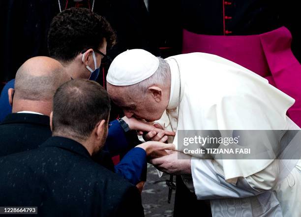 Pope Hand 2,764 Bless Hands Stock Photos, High-Res Pictures, and Images - Getty ...