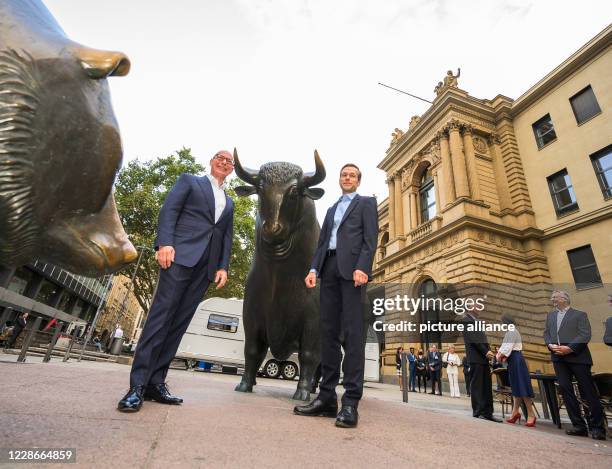 September 2020, Hessen, Frankfurt/Main: Wolfgang Speck , Managing Director Knaus Tabbert AG, and Marc Hundsdorf, Managing Director for Finance Knaus...