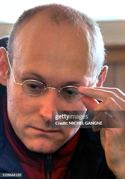 Portrait de l'entraîneur de l'équipe de France de rugby Bernard Laporte prise 27 mars 2001 au stade Bonneval à la Teste-de-Buch, lors d'une...