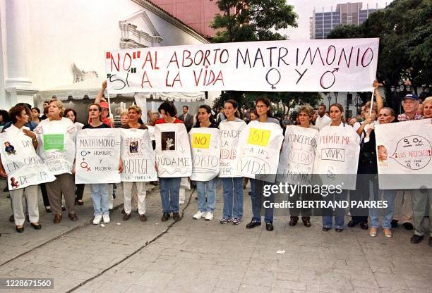 Demonstrators of some three to four hundred people who took care of the call of the discharge jerarquia of the Venezuelan catholic church on 29...