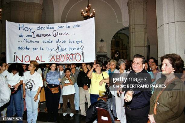 Some three to four hundred people took care of the call of the discharge jerarquia of the Venezuelan catholic church in afternoon of 29 October, 1999...