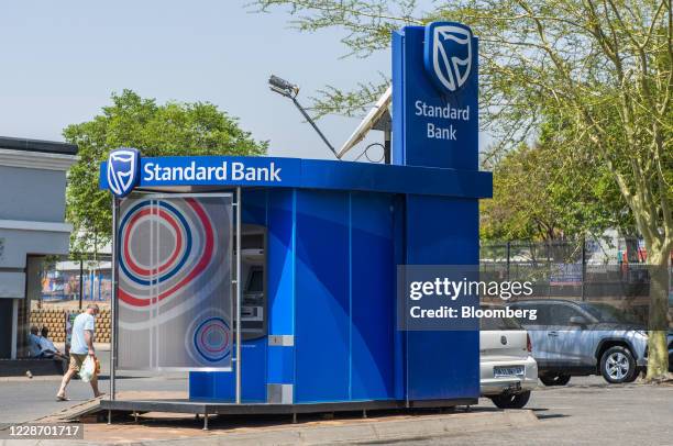 Standard Bank Speedpoint Machine 207 Standard Bank Atm Stock Photos, High-Res Pictures, and Images ...