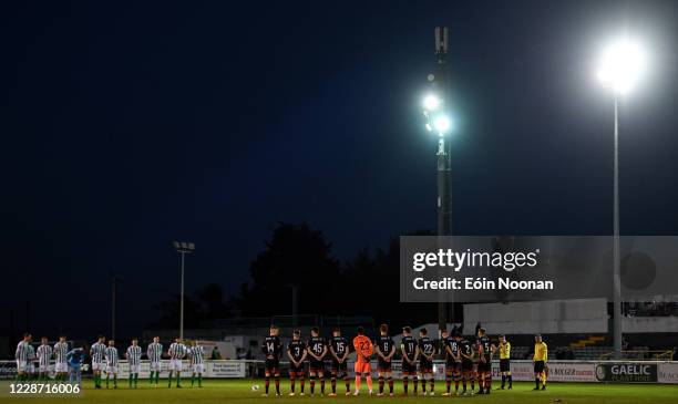 Bray , Ireland - 25 September 2020; Players from both teams observe a minutes silence for Noel Walsh ahead of the SSE Airtricity League Premier...