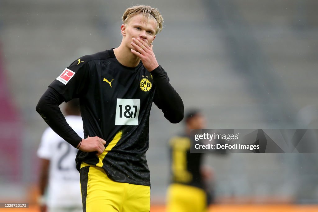 FC Augsburg v Borussia Dortmund - Bundesliga