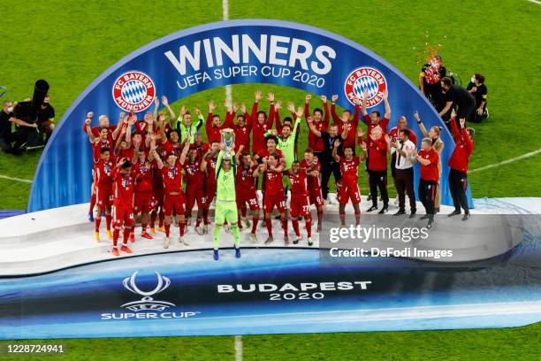 The players of FC Bayern Munich celebrate their victory after the UEFA Super Cup match between FC Bayern Munich and FC Sevilla at Puskas Arena on...